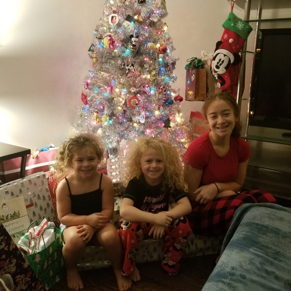 Meet your Posher, Jessica - Picture 2 of 2